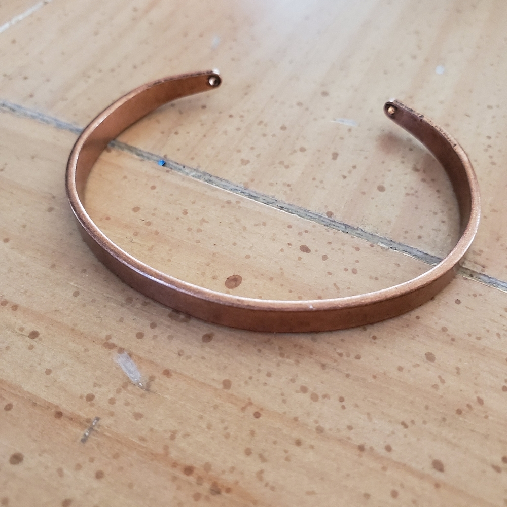 Bronze color metal bangle